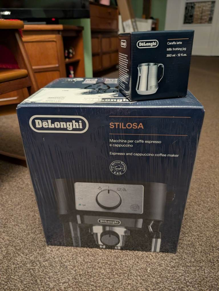 image for De'Longhi Stilosa Espresso Coffee Machine and milk jug