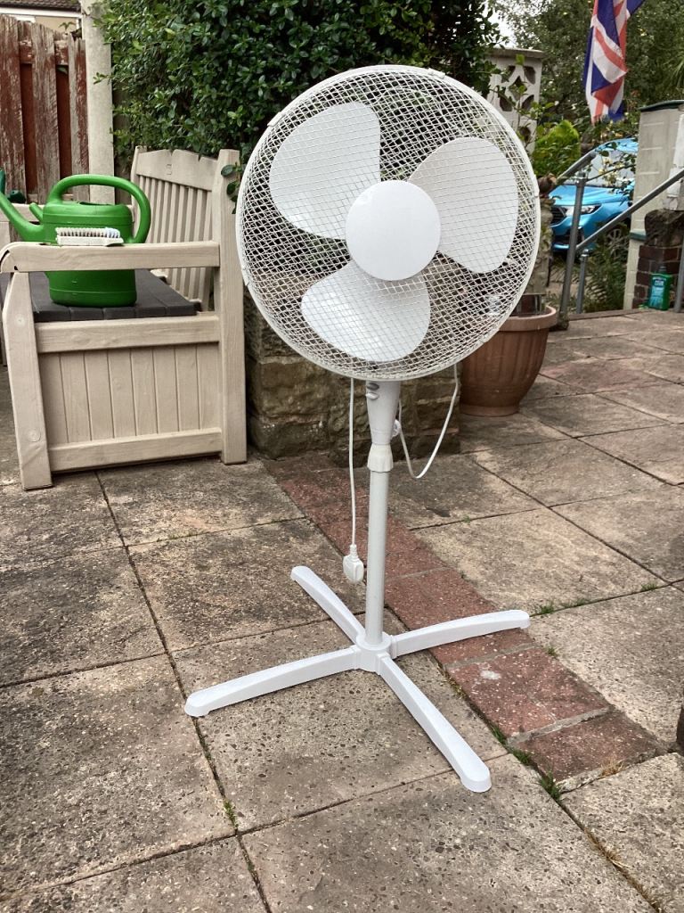 Status three speed pedastel fan 