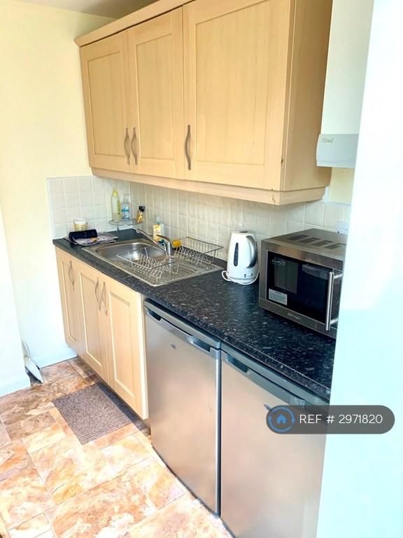 2 bedroom flat in Badgerdale Way, Littleover, Derby, DE23 (2 bed) (#2971820)
