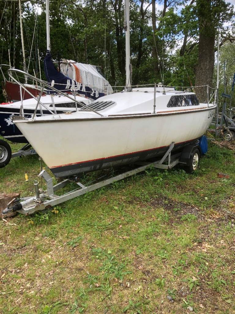 Juno 560 lifting keel sailing boat