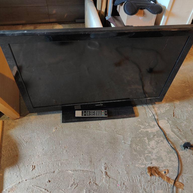 Toshiba 40 LCD TV 40bv702b spares repair with remote