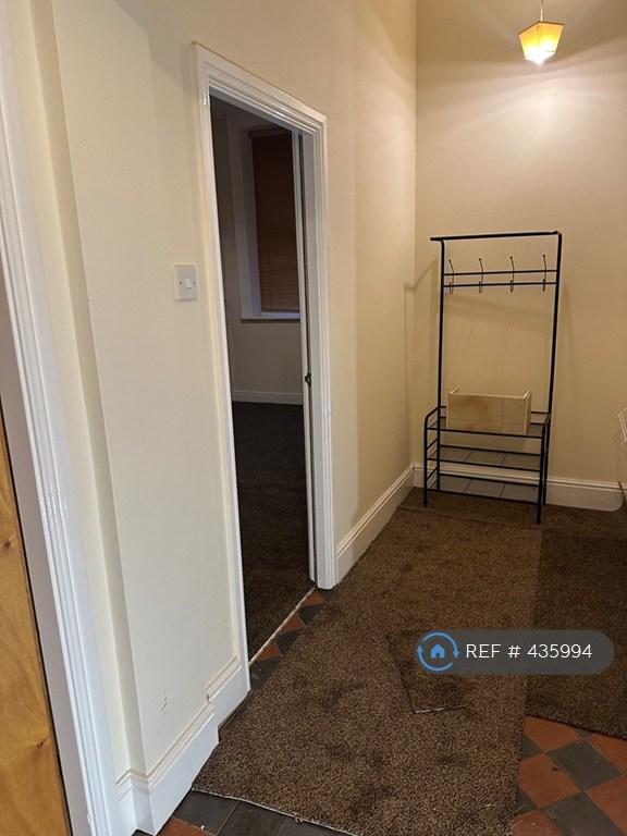 1 bedroom flat in Mount Royd, Bradford, BD8 (1 bed) (#435994)
