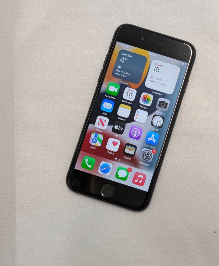 Unlocked iPhone 7 32GB iOS 15 Cheap phone for work, business, personal use 