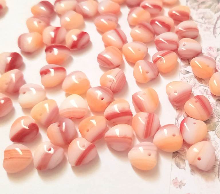 Misty Red Peach Hearts - 8mm Retro Opaque Heart Beads (x16) Czech Glass Jewellery Earrings 