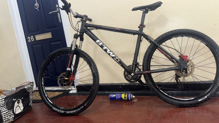 B twin rockrider 520 mountain bike