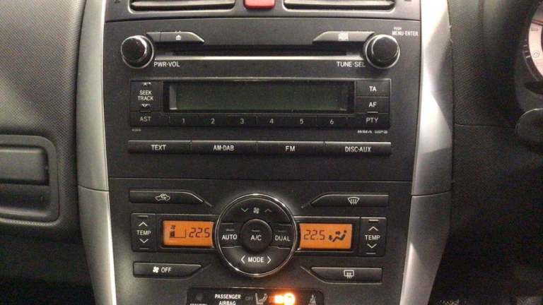2011 Toyota Auris 1.6 V-Matic TR 5dr HATCHBACK PETROL Manual