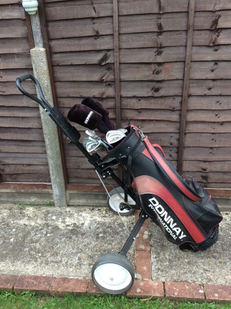 golf bag and trolley