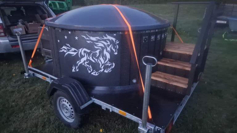 Wood-fire Hot Tub with Trailer New