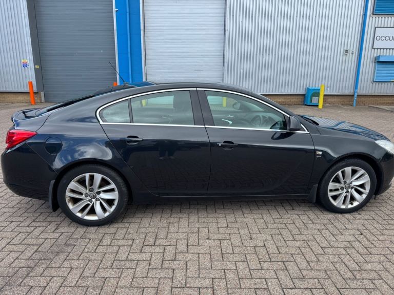 Vauxhall insignia 2.0 Sri cdti diesel , 5 doors   Mot 2027   Service history 