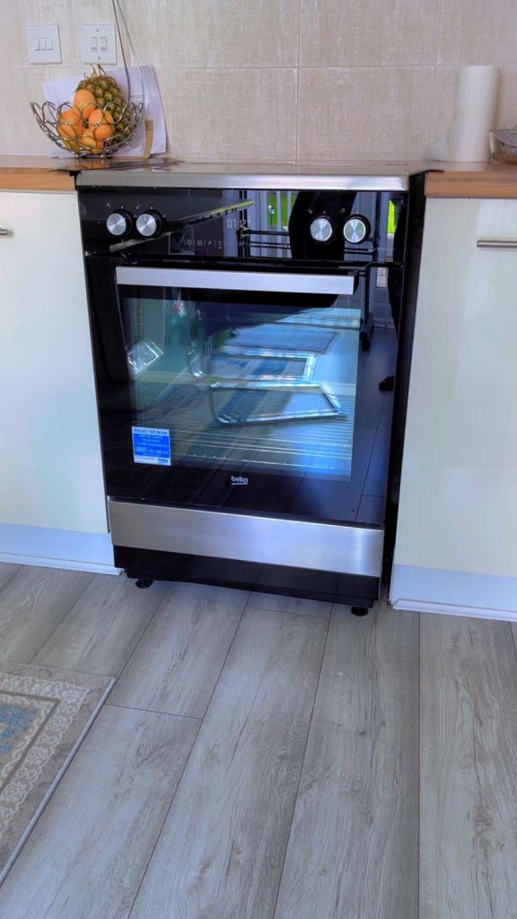 Electric  Beko cooker and oven in excellent condition use like new 