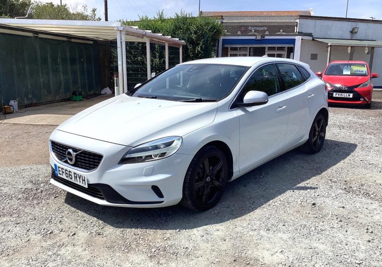 2016 Volvo V40 T2 [122] R DESIGN Nav Plus 5dr Geartronic HATCHBACK Petrol Automatic