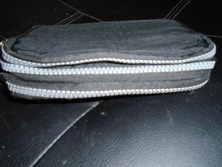 GEDANNI 3 COMPARMENT / SMALL WALLET HAND BAG / BLACK / X1 / NEW WITHOUT TAGS /