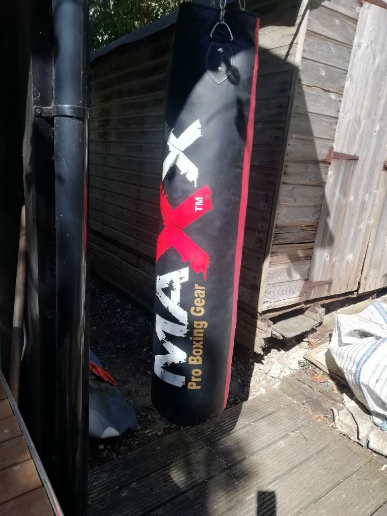 Everlast Solid Punch Bag - 5ft Red & Black, Good Condition | in ...