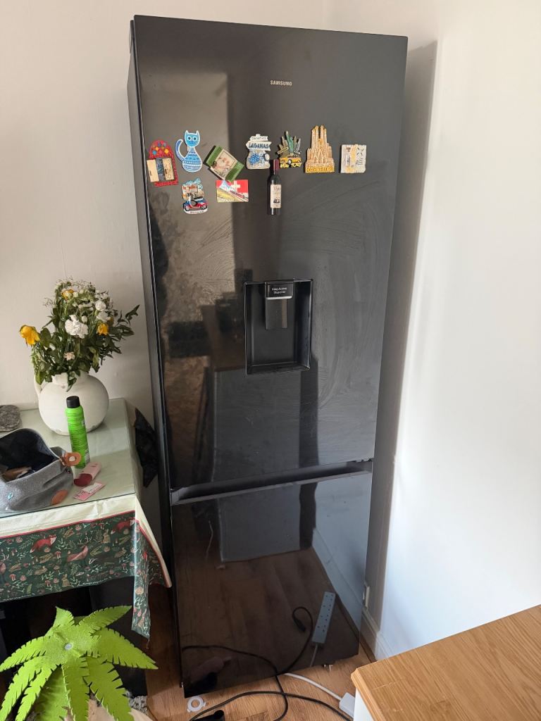 Samsung Fridge Freezer with WiFi RB34C632EBN