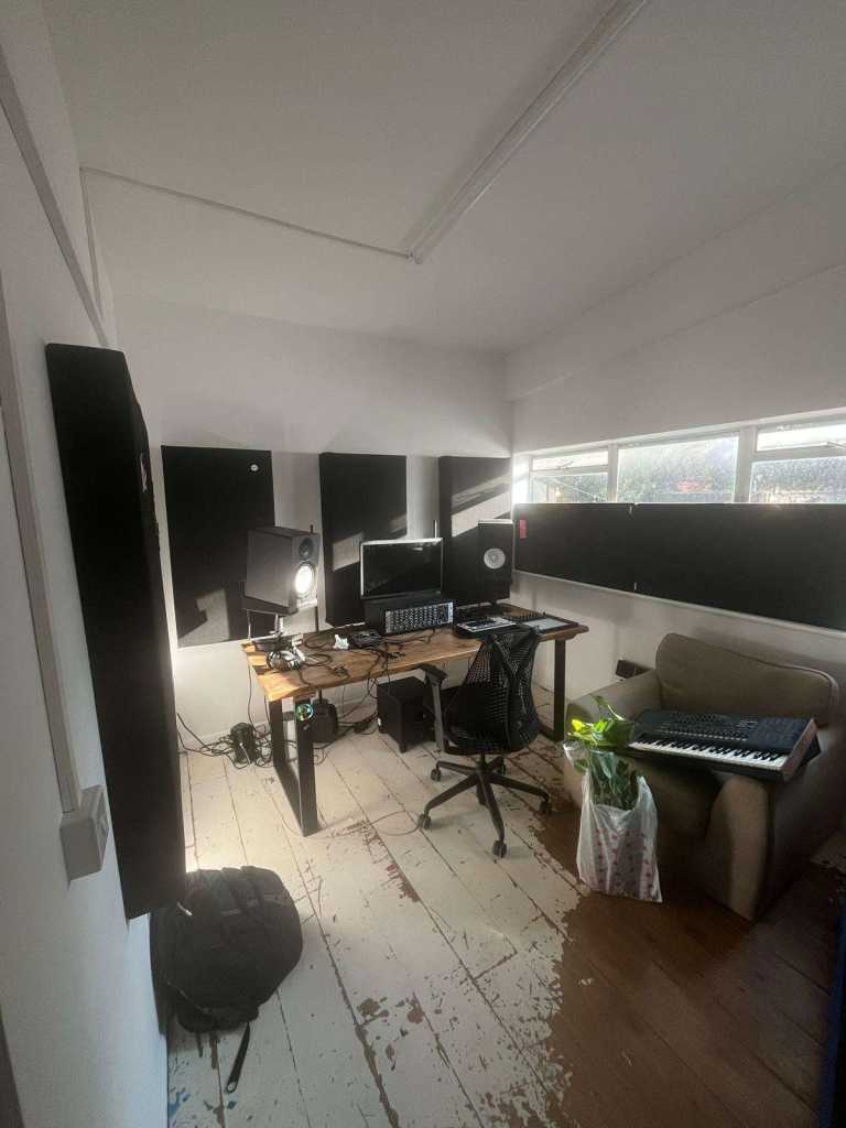 250sqft 1st Floor Workshop Studio Warehouse Creative Space in Hackney Wick £790pcm