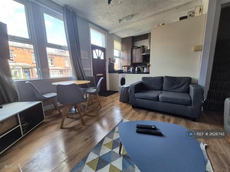 1 bedroom in Beechwood Mount, Leeds, LS4 (#2628742)