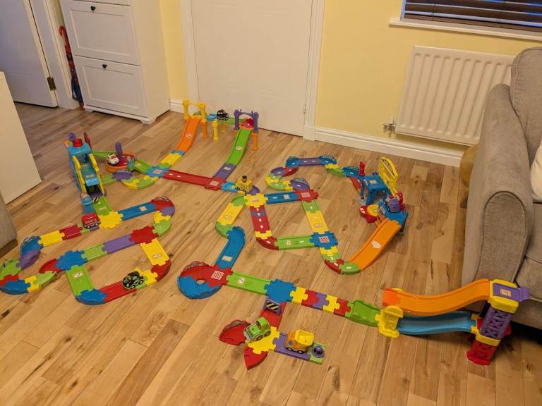 Massive bundle of V-tech Toot Toot Drivers playset - Good Condition!!!
