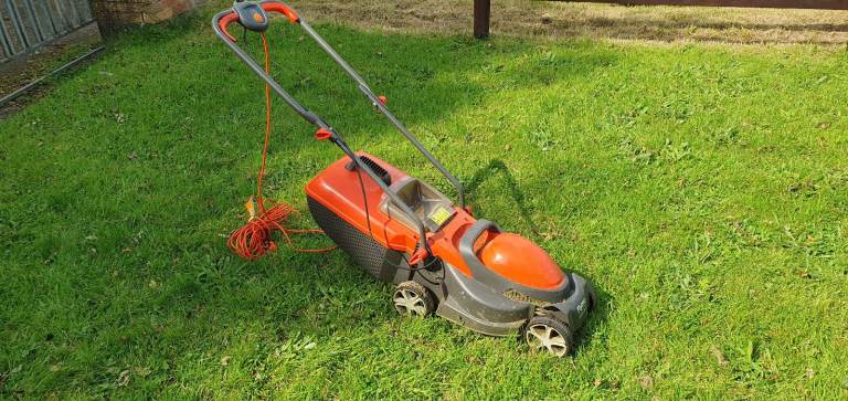 Flymo Chevron 32VC lawnmower 