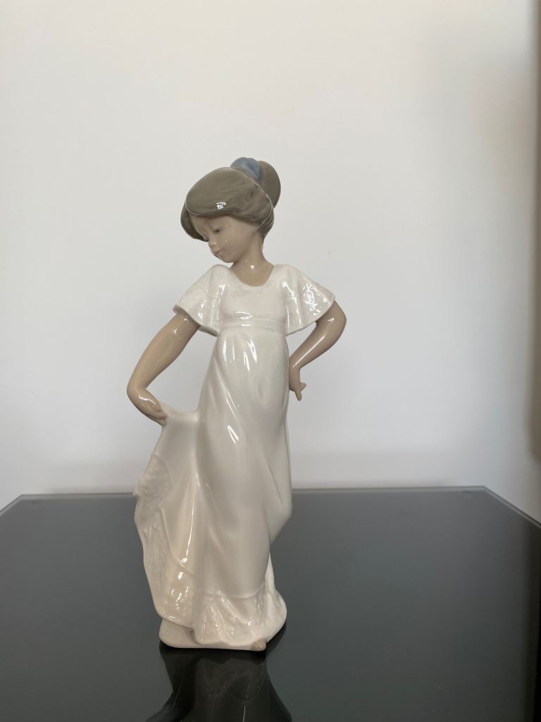 Lladro Nao figurine
