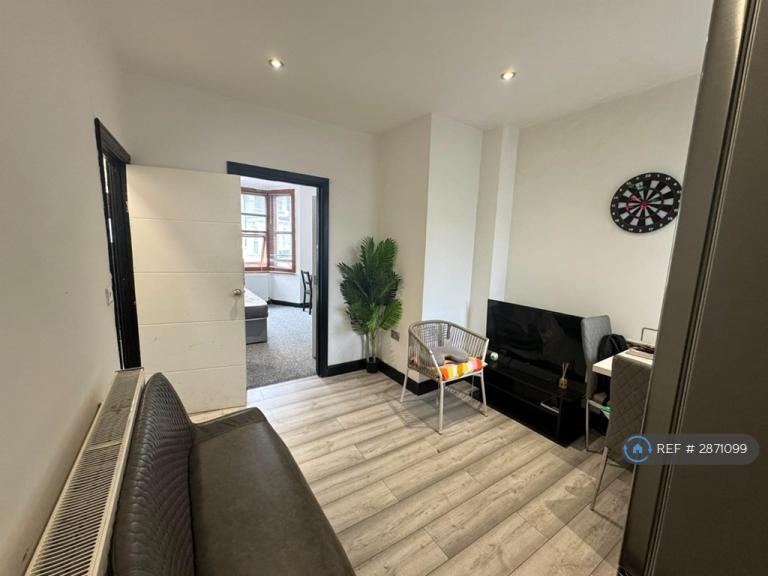 5 bedroom house in Livingstone Road, Gillingham, ME7 (5 bed) (#2871099)