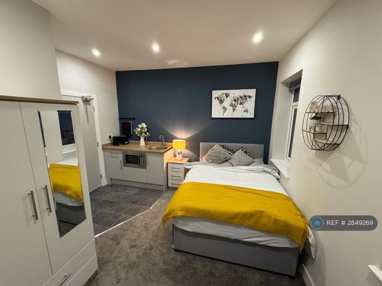 8 bedroom house in Claridge Road, Stoke-On-Trent, ST4 (8 bed) (#2849269)