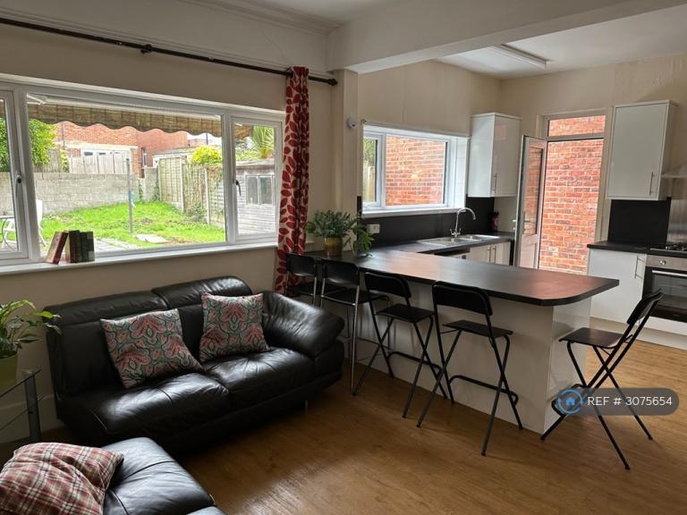 6 bedroom house in Frederica Road, Bournemouth, BH9 (6 bed) (#3075654)