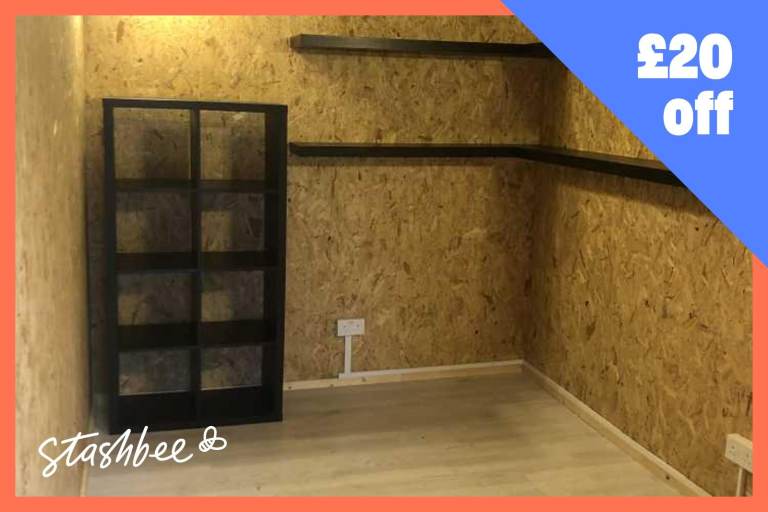 Garage to rent in London (N2) | Stashbee