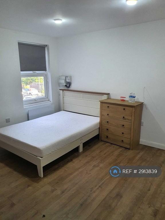 Studio flat in London Road, Isleworth, TW7 (#2913839)