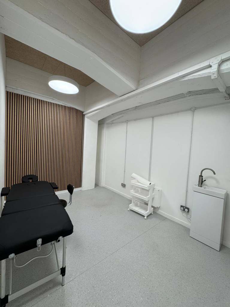 MONTHLY Treatment- Therapy- Aesthetics- CLINIC ROOMS TO RENT in E16, London