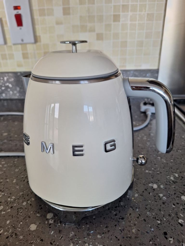 Smeg KLF05 50s Style Retro Jug Kettle 0.8L Cream Colour
