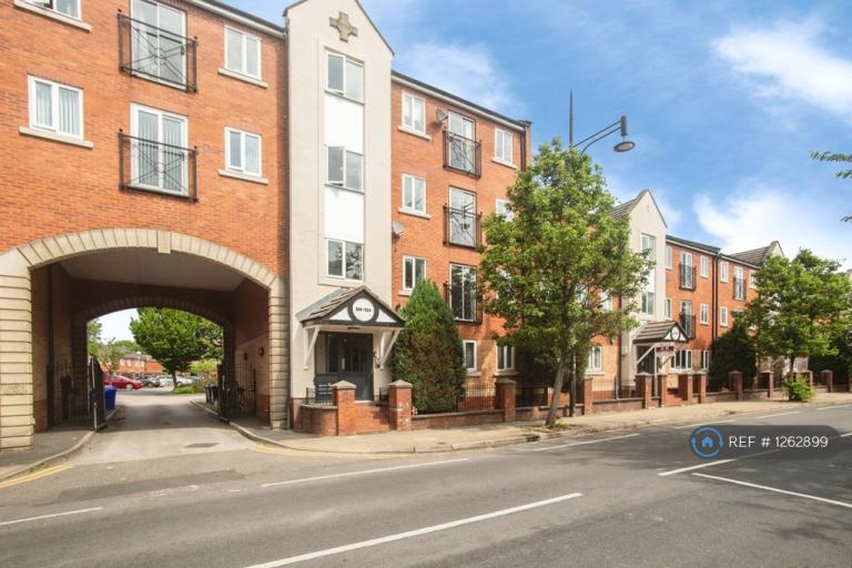 2 bedroom flat in Stretford Road, Manchester, M15 (2 bed) (#1262899)