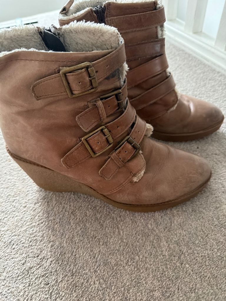 Women's Brown Suede Wedge Boots with Buckles – Good Condition