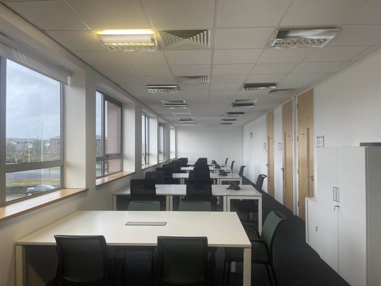 Leicester - LE19 1SY \ Flexible Office Space with 5 Workstations