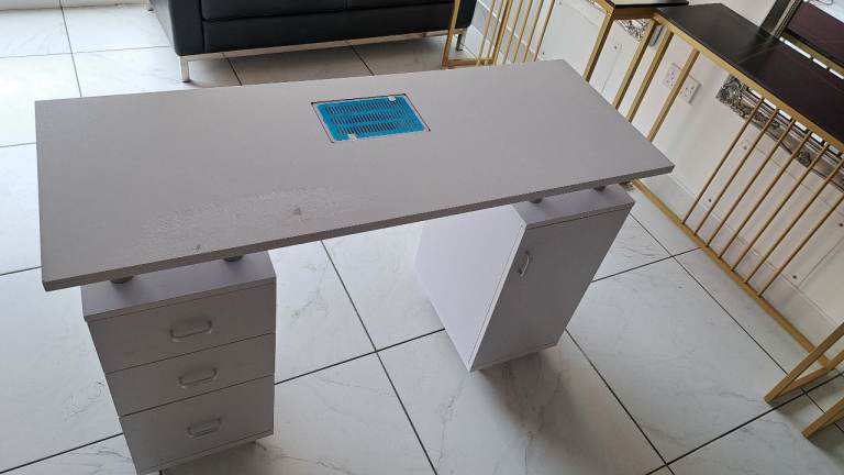 Manicure table with built in extractor fan