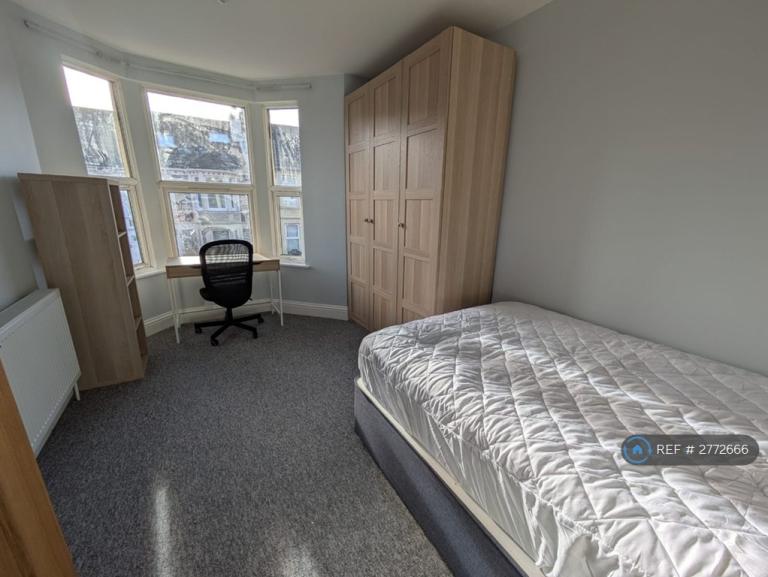 5 bedroom house in Douglas Road, Horfield, Bristol, BS7 (5 bed) (#2772666)