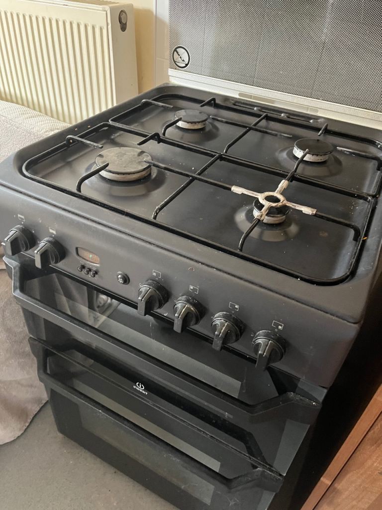 Indesit Freestanding Gas Cooker – Black, Good Condition