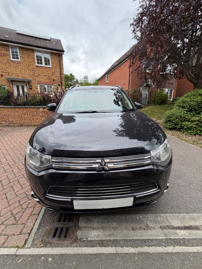 2014 Mitsubishi Outlander PHEV GX3h Auto – £3,990