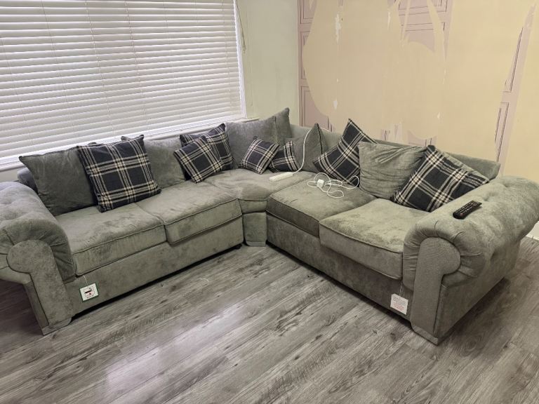3 months old corner sofa