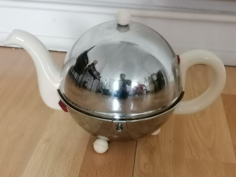  Vintage 1950's Earthenware Chrome HEAT MASTER Teapot ( 2.5pt). Stay Hot. 