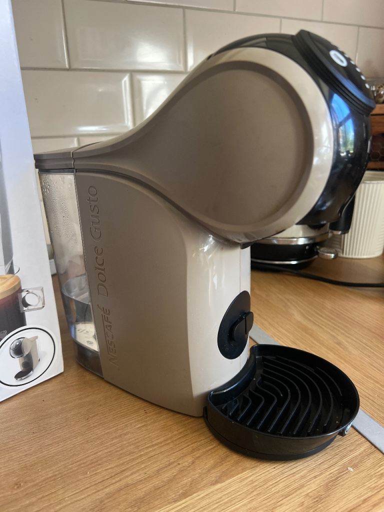 Nescafé Dolce Gusto Genio S Coffee Machine - Beige, Good Condition