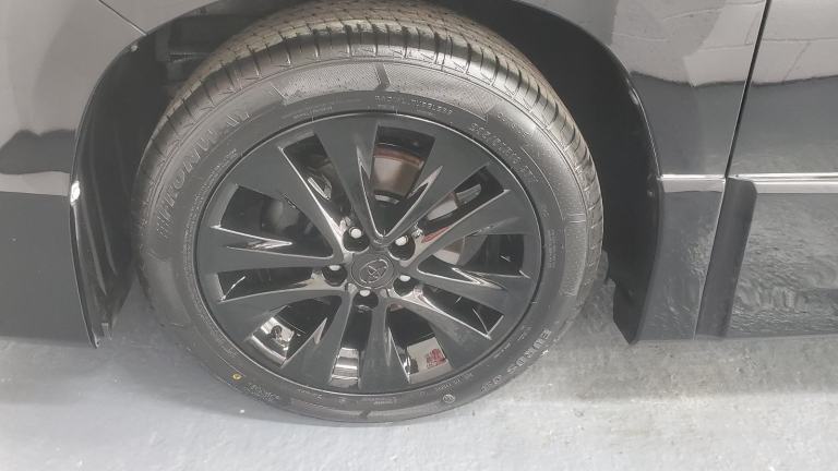 Toyota Alphard 2.4 black petrol auto 8 seats fresh japanese import in stock