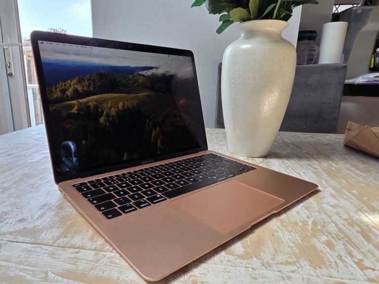 Apple MacBook Air Retina 13 inch in Gold