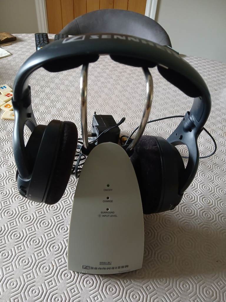 Sennheiser RS 130 Wireless Headphones with Charging Dock 