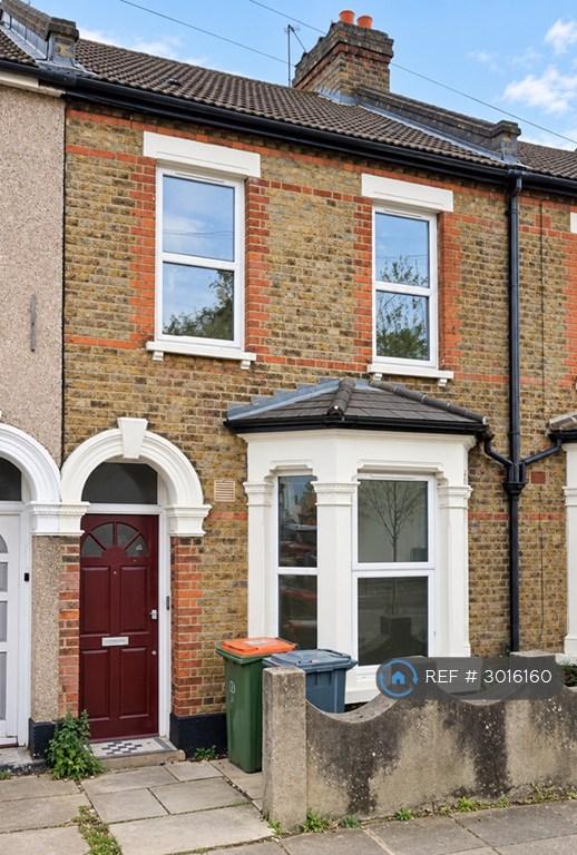 2 bedroom flat in Knox Road, London, E7 (2 bed) (#3016160)