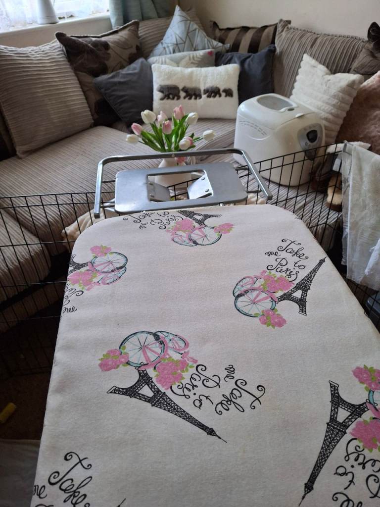 Large ironing board for steam generator