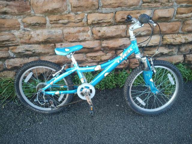 TREK MT60 子供用自転車 20インチ 青 Trek MT60 Girls Hard Tail Light Weight 20-inch Kids Mountain Bike