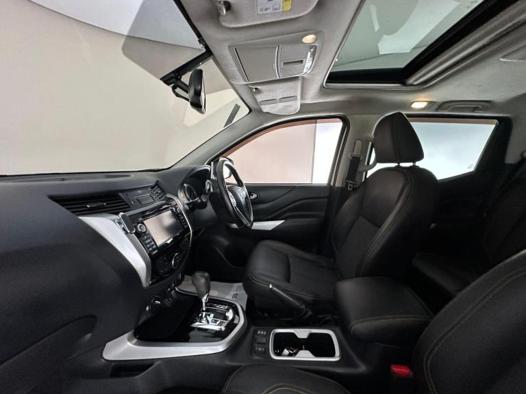 2018 Nissan Navara 2.3 dCi N-Guard Auto 4WD Euro 6 4dr PICK UP Diesel Automatic