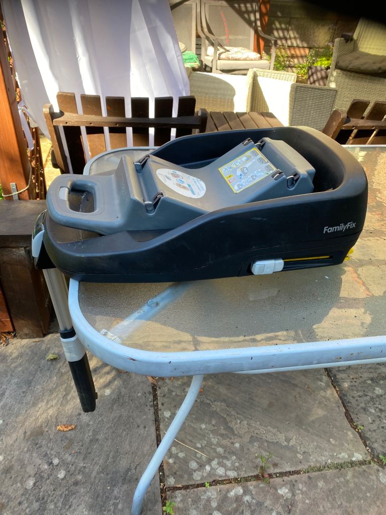 Maxi-cosi pearl childs car seat with family fix base