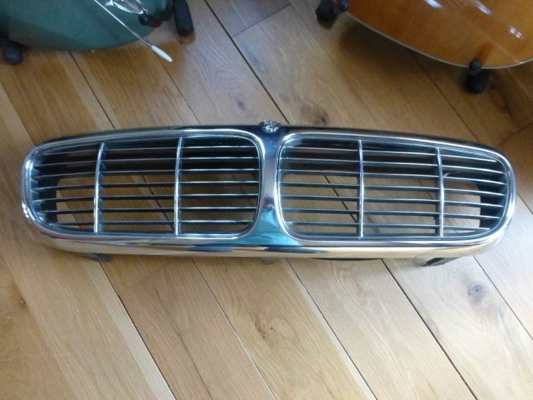 Jaguar XJ6 Front Grille – Beautiful condition