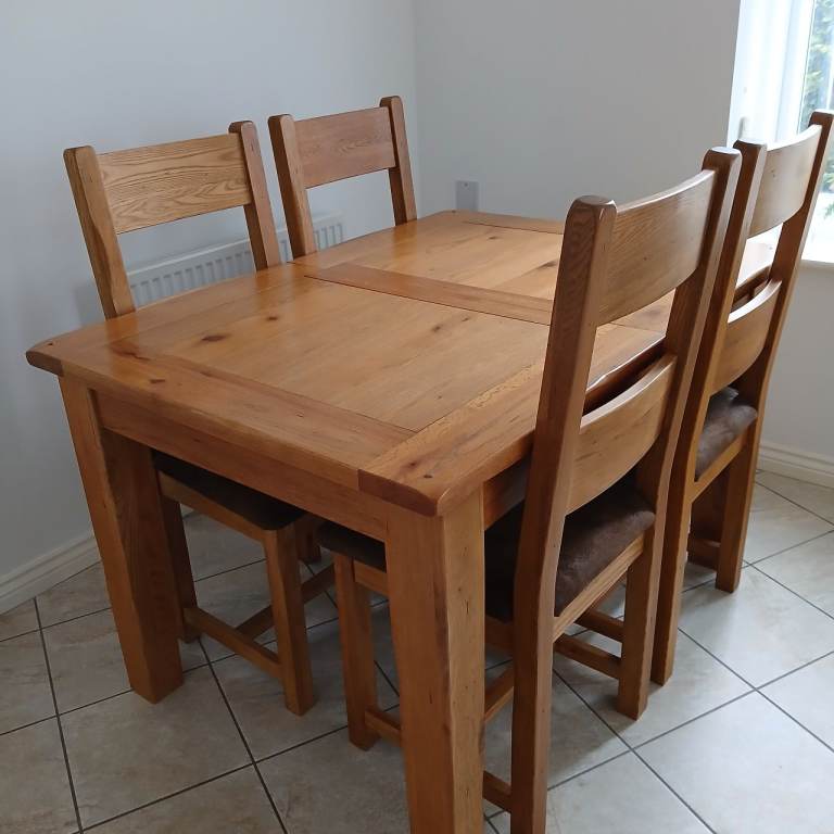 Solid Wood Extendable Dining Table with 6 Chairs